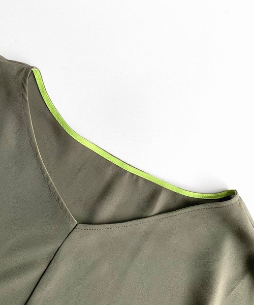 Q（キュー）の「ドルマンリブ５分袖トップス（シャツ/ブラウス・レディース・ブラック/オリーブ・MEDIUM）」の6枚目の写真