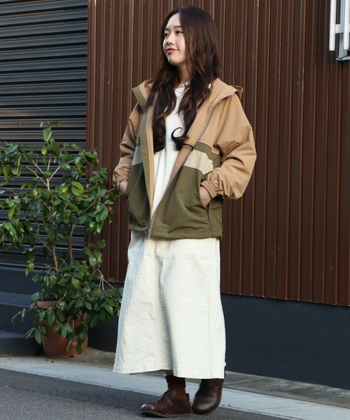 KRIFF MAYER Lady's Collection(クリフメイヤーレディースコレクション)の「アクティブフードJK(ナイロンジャケット・レディース・ナチュラル/ベージュ/ブルー/ブラック/イエロー・MEDIUM/LARGE)」の10枚目の写真