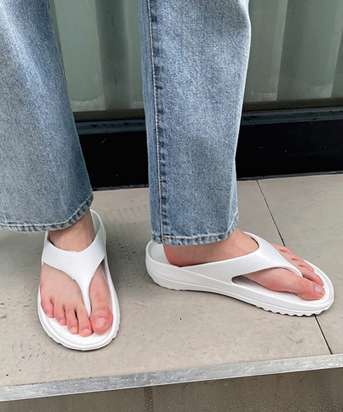 shopnikoniko(ショップニコニコ)の「トングサンダル フラット ボリューム ビーチサンダル 厚底(サンダル・レディース・ブラック/ホワイト・S/M/L)」の20枚目の写真
