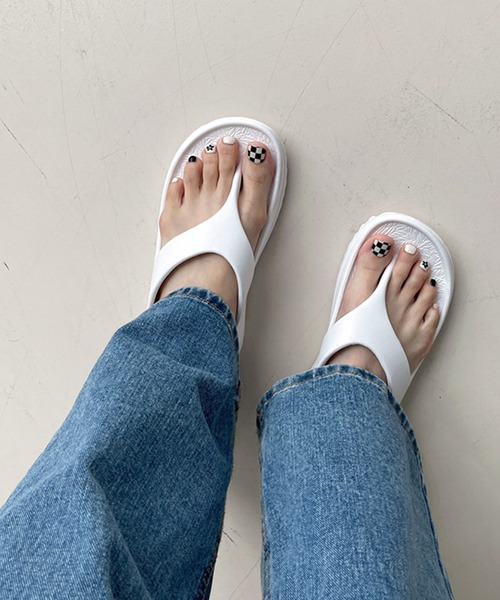 shopnikoniko(ショップニコニコ)の「トングサンダル フラット ボリューム ビーチサンダル 厚底(サンダル・レディース・ブラック/ホワイト・S/M/L)」の13枚目の写真