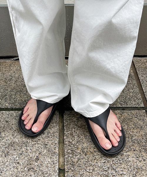 shopnikoniko(ショップニコニコ)の「トングサンダル フラット ボリューム ビーチサンダル 厚底(サンダル・レディース・ブラック/ホワイト・S/M/L)」の11枚目の写真