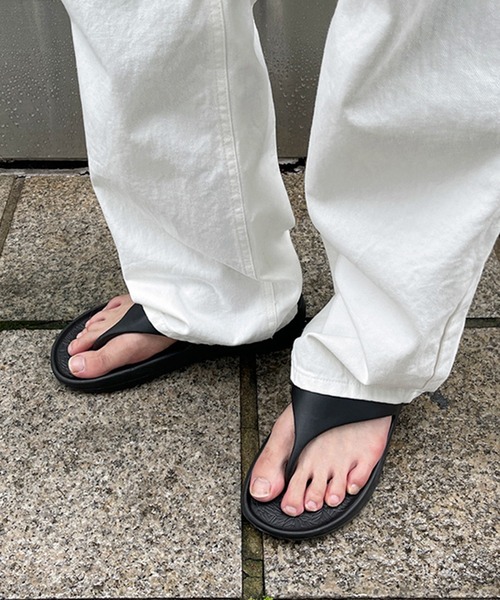 shopnikoniko(ショップニコニコ)の「トングサンダル フラット ボリューム ビーチサンダル 厚底(サンダル・レディース・ブラック/ホワイト・S/M/L)」の10枚目の写真