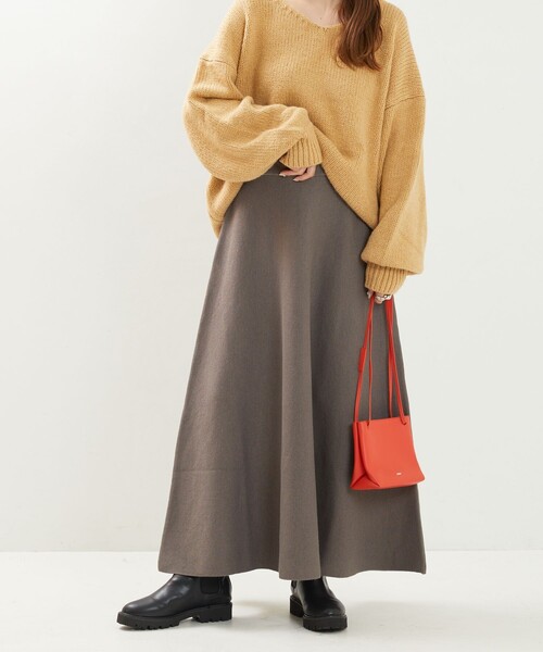 FREAK'S STORE(フリークスストア)の「限定展開 ミラノリブ ボリューム フレア ニットスカート(スカート・レディース・レッド/グリーン/ネイビー/ブラック/パープル/ナチュラル/モカ・SMALL/MEDIUM)」の3枚目の写真