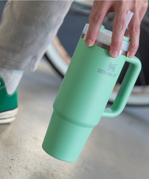STANLEY（スタンレー）の「【STANLEY】スタンレー H2.0 真空スリムクエンチャー 0.88L（グラス/マグカップ/タンブラー・レディース・ブラック/シルバー/クリーム/ピンク/チャコールグレー/イエロー/グリーン系その他/グリーン系その他2/ミント/ブルー系その他/アッシュグレー/ベージュ系その他/ダークネイビー/スカイブルー系/ライトパープル/オレンジ/コバルトブルー/グリーン系その他3/ピンク系その他2/ピンク系その他3/コーラル/ラベンダー/ブラック系その他/フューシャピンク/レモンイエロー/グリーン系その他4/ライトピンク/アーミー/サックスブルー/ライラック/レッド/グレー/バイオレット/ホワイト/パープル系/コーラルピンク/カーキ/ライトブラウン/アクア/チェリーレッド/ダークグレー/ライトグリーン/パープル系その他2/クリアグリーン/ピンク系その他/ネイビー/ブルー系/チェリーピンク/イエローゴールド/ライトオリーブ/クリアブルー/ワインレッド/ライトブルー/ライトホワイト・FREE）」の18枚目の写真