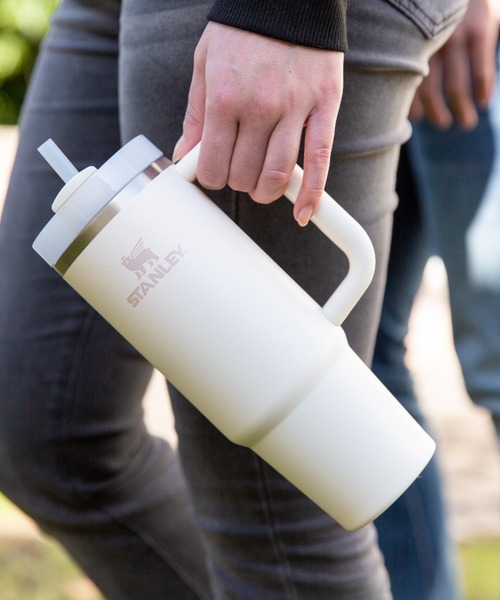 STANLEY（スタンレー）の「【STANLEY】スタンレー H2.0 真空スリムクエンチャー 0.88L（グラス/マグカップ/タンブラー・レディース・ブラック/シルバー/クリーム/ピンク/チャコールグレー/イエロー/グリーン系その他/グリーン系その他2/ミント/ブルー系その他/アッシュグレー/ベージュ系その他/ダークネイビー/スカイブルー系/ライトパープル/オレンジ/コバルトブルー/グリーン系その他3/ピンク系その他2/ピンク系その他3/コーラル/ラベンダー/ブラック系その他/フューシャピンク/レモンイエロー/グリーン系その他4/ライトピンク/アーミー/サックスブルー/ライラック/レッド/グレー/バイオレット/ホワイト/パープル系/コーラルピンク/カーキ/ライトブラウン/アクア/チェリーレッド/ダークグレー/ライトグリーン/パープル系その他2/クリアグリーン/ピンク系その他/ネイビー/ブルー系/チェリーピンク/イエローゴールド/ライトオリーブ/クリアブルー/ワインレッド/ライトブルー/ライトホワイト・FREE）」の10枚目の写真