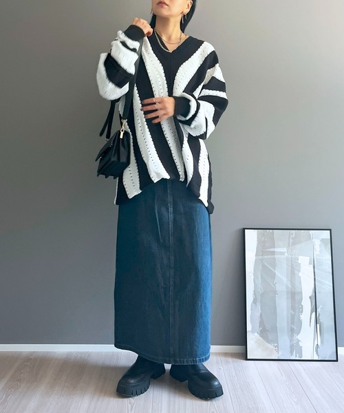 Jewelobe(ジュエローブ)の「バイアスストライプオーバーサイズニットプルオーバー(ニット/セーター・レディース・ブラックミックス・FREE)」の5枚目の写真