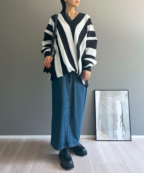 Jewelobe(ジュエローブ)の「バイアスストライプオーバーサイズニットプルオーバー(ニット/セーター・レディース・ブラックミックス・FREE)」の7枚目の写真