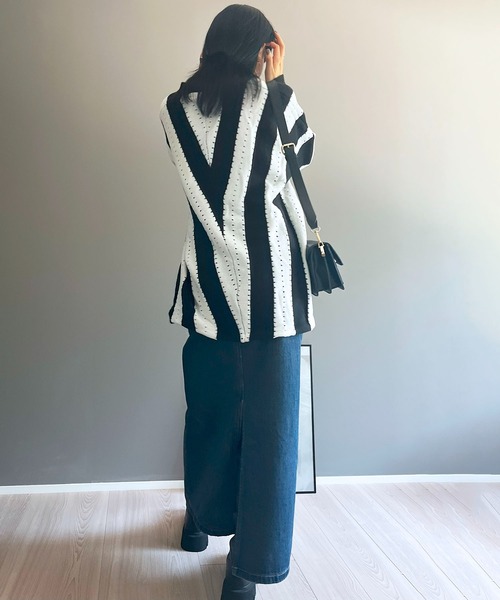 Jewelobe(ジュエローブ)の「バイアスストライプオーバーサイズニットプルオーバー(ニット/セーター・レディース・ブラックミックス・FREE)」の8枚目の写真