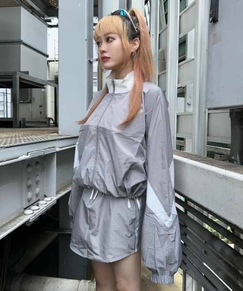 XU（エックスユー）の「ストリートファッション XU エックスユー track jacket & skirt トラックジャケット ナイロンスカート ミニスカート セットアップ スポーツジャケット 長袖トップス 羽織り 韓国風ファッション（セットアップ・レディース・グレー/ブラック・ONE SIZE）」の9枚目の写真