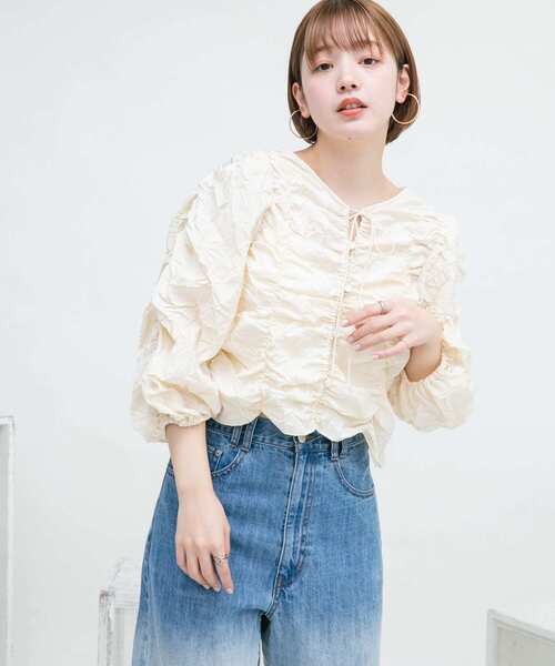 KBF（ケイビーエフ）の「2WAYランダムシャーリングブラウス（シャツ/ブラウス・レディース・グリーン/ブラック/ライトベージュ・ONE）」の4枚目の写真