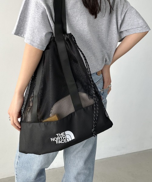 THE NORTH FACE（ザノースフェイス）の「国内未発売 THE NORTH FACE(ザ・ノースフェイス)/2WAY メッシュ トートバッグ 巾着バッグ/WL MESH BAG（トートバッグ・レディース・ブラック/ホワイト・FREE）」の7枚目の写真