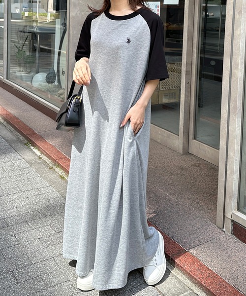 U.S. POLO ASSN.（ユーエスポロアッスン）の「RANAN/solleim別注【U.S.POLO ASSN.】 ラグランカットソーAラインワンピース（ワンピース・レディース・ブラウン系1/グリーン系1/ブラック×グレー/ネイビー系1・M/L/LL）」の2枚目の写真