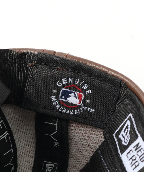 NEW ERA（ニューエラ）の「NEW ERA / ニューエラ 別注 Cap Keyhoulder NY Yankees（キーケース/キーアクセサリー・メンズ・ブラウン/ネイビー・FREE）」の4枚目の写真