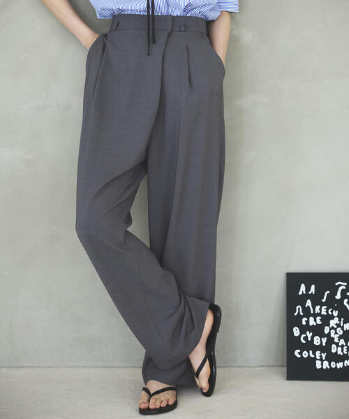 N.(N. Natural Beauty Basic)(エヌエヌナチュラルビューティーベーシック)の「◆リボンベルトラップ風パンツ(スラックス・レディース・モカ/チャコールグレー・SMALL/MEDIUM)」の2枚目の写真