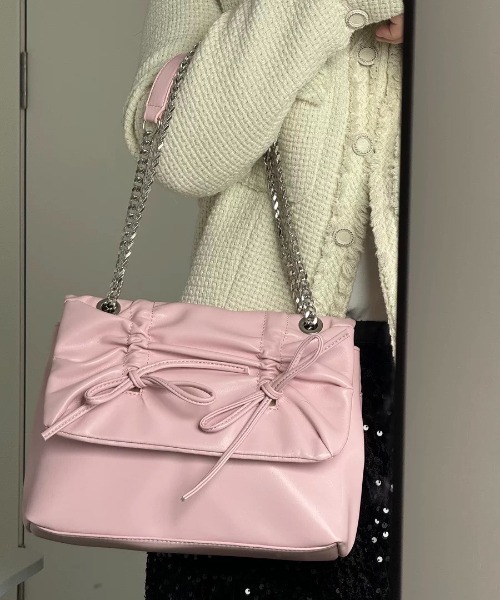 gossip!ロサンゼルス(ゴシップロサンゼルス)の「Y2K ダブルリボンフェイクレザーチェーンショルダーバッグ(ショルダーバッグ・レディース・ブラック/オフホワイト/シルバー/ピンク・FREE)」の10枚目の写真