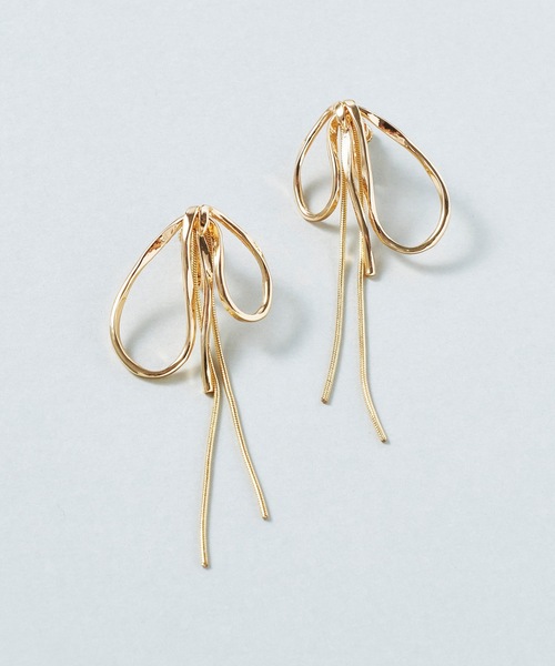 GOLDY(ゴールディ)の「ドループ メタル チェーン リボン イヤリング(イヤリング・レディース・シルバー/ゴールド・FREE)」の7枚目の写真