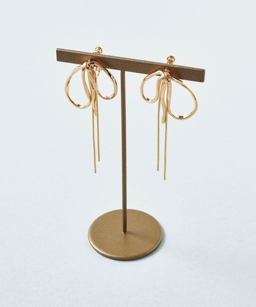 GOLDY(ゴールディ)の「ドループ メタル チェーン リボン イヤリング(イヤリング・レディース・シルバー/ゴールド・FREE)」の6枚目の写真