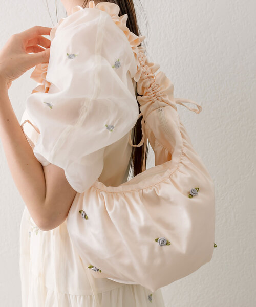 OLIVE des OLIVE（オリーブデオリーブ）の「ミニローズコサージュ付きバッグ　1042120020（ショルダーバッグ・レディース・アイボリー/ピンク/ブラック・FREE）」の9枚目の写真