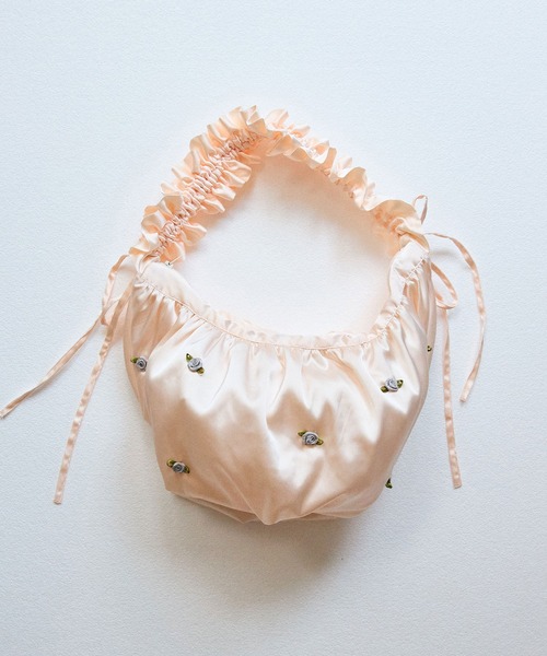 OLIVE des OLIVE（オリーブデオリーブ）の「ミニローズコサージュ付きバッグ　1042120020（ショルダーバッグ・レディース・アイボリー/ピンク/ブラック・FREE）」の5枚目の写真