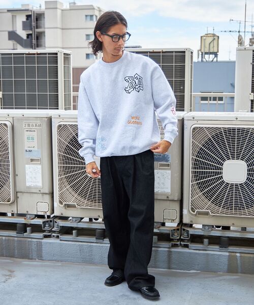 BEN DAVIS(ベンデイビス)の「【BEN DAVIS(ベンデイビス)】EMBROIDERY WORK CREW NV / スウェット クルーネック 刺繍 オーバーサイズ 裏起毛 ワイドシルエット(スウェット・メンズ・ブラック/ネイビー/アッシュグレー・X-LARGE/LARGE/MEDIUM)」の5枚目の写真