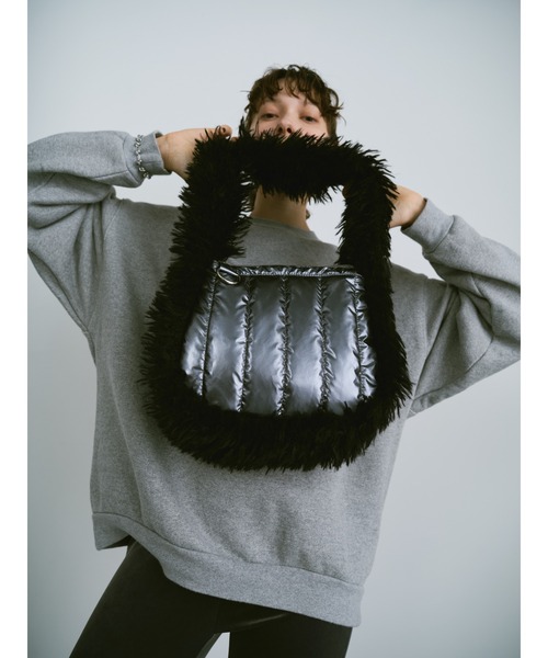 セール】パデッドファーハンドルバッグ / 500mlペットボトル、長財布