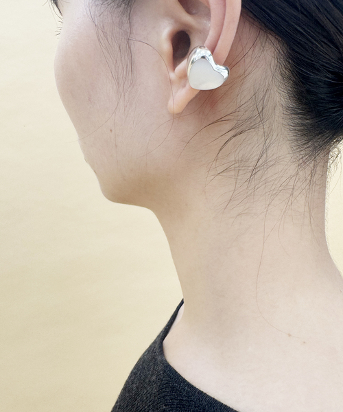 ANNIKA INEZ（アニカイネズ）の「【ANNIKA INEZ/アニカイネズ】Pearl Heart Earcuff（イヤーカフ・レディース・シルバー・FREE）」の4枚目の写真