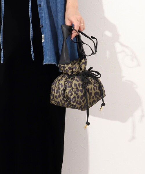 TAION（タイオン）の「【TAION別注】合皮ハンドルダウン巾着バッグ（ショルダーバッグ・レディース・ブラック/ベージュ/ブラウン系その他3/ネイビー系3・FREE）」の17枚目の写真