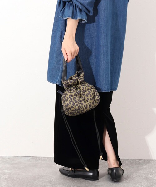 TAION（タイオン）の「【TAION別注】合皮ハンドルダウン巾着バッグ（ショルダーバッグ・レディース・ブラック/ベージュ/ブラウン系その他3/ネイビー系3・FREE）」の19枚目の写真