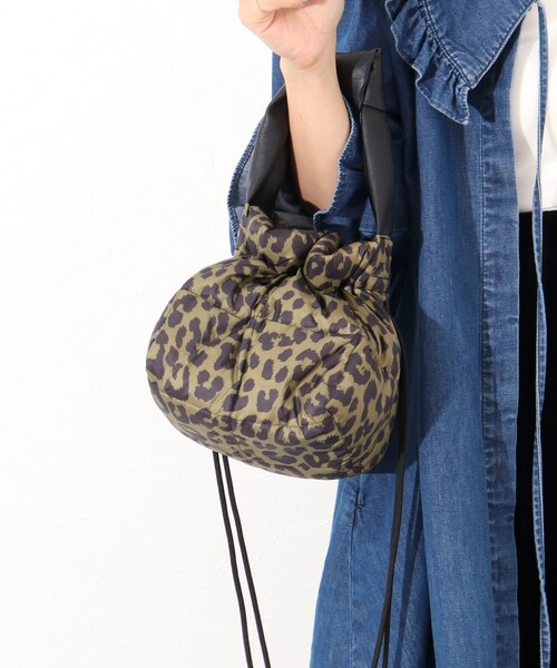 TAION（タイオン）の「【TAION別注】合皮ハンドルダウン巾着バッグ（ショルダーバッグ・レディース・ブラック/ベージュ/ブラウン系その他3/ネイビー系3・FREE）」の21枚目の写真