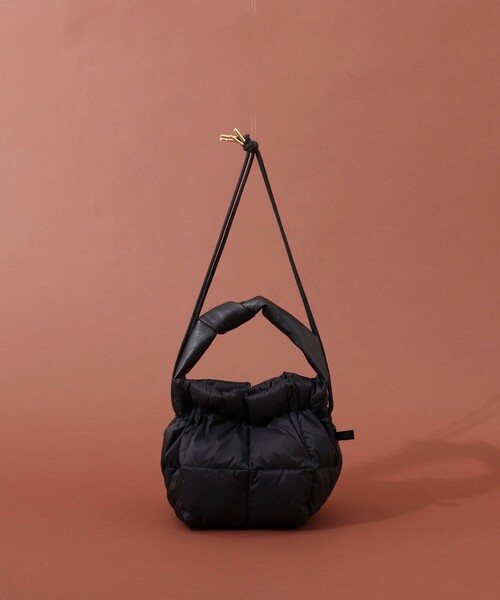 TAION（タイオン）の「【TAION別注】合皮ハンドルダウン巾着バッグ（ショルダーバッグ・レディース・ブラック/ベージュ/ブラウン系その他3/ネイビー系3・FREE）」の6枚目の写真