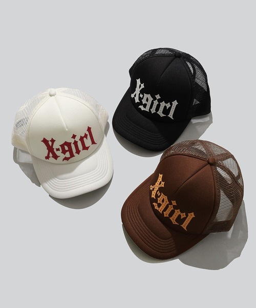 X-girl（エックスガール）の「GOTHIC LOGO TRUCKER CAP（キャップ・レディース・オフホワイト/ブラウン/ブラック・ONE SIZE）」の4枚目の写真