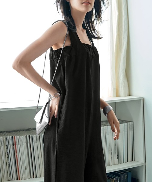 STYLE DELI(スタイルデリ)の「さらさらシボ生地スリット入りサロペット(サロペット/オーバーオール・レディース・カーキ/ブラック・SMALL/MEDIUM)」の8枚目の写真