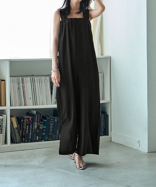 STYLE DELI(スタイルデリ)の「さらさらシボ生地スリット入りサロペット(サロペット/オーバーオール・レディース・カーキ/ブラック・SMALL/MEDIUM)」の15枚目の写真