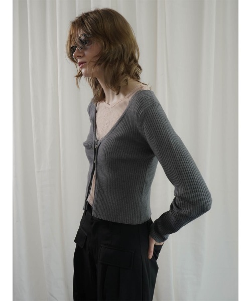 :ETHROF(イーサオブ)の「RIBKNIT COMPACT CARDIGAN(ニット/セーター・レディース・ブラック/チャコール・FREE)」の5枚目の写真