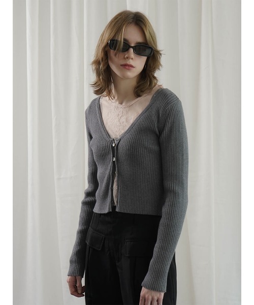 :ETHROF(イーサオブ)の「RIBKNIT COMPACT CARDIGAN(ニット/セーター・レディース・ブラック/チャコール・FREE)」の3枚目の写真