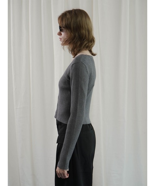:ETHROF(イーサオブ)の「RIBKNIT COMPACT CARDIGAN(ニット/セーター・レディース・ブラック/チャコール・FREE)」の17枚目の写真