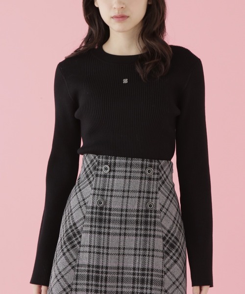 JILL by JILL STUART(ジルバイジルスチュアート)の「◇長袖リブデザインロゴプレートニット(ニット/セーター・レディース・ピンク/ホワイト系その他/ブラック/パープル・FREE)」の3枚目の写真