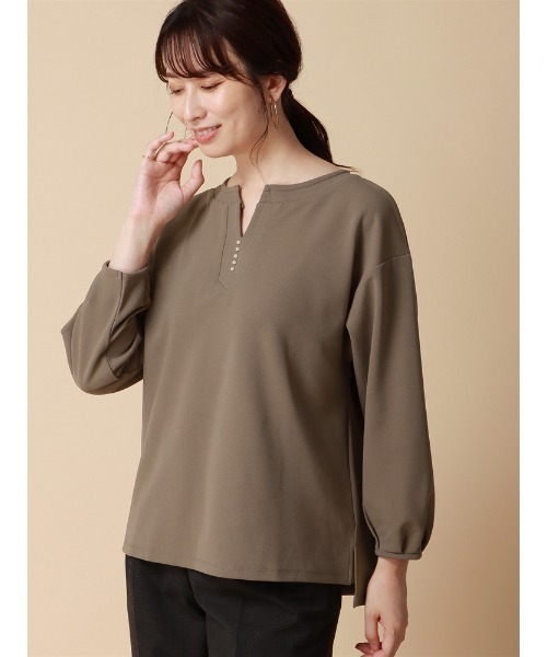 SUIT SQUARE（スーツスクエア）の「キーネックパールプルオーバー 8分袖 ウォッシャブル カットジョーゼット 無地 destyle（Tシャツ/カットソー・レディース・ホワイト/ブラウン/ブラック・38(9号)）」の22枚目の写真