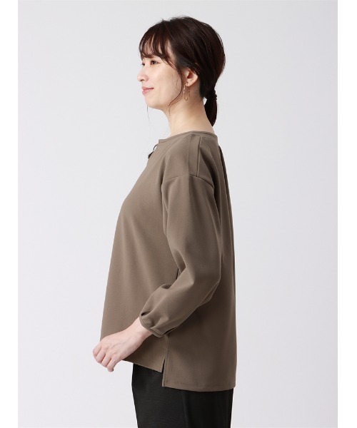 SUIT SQUARE（スーツスクエア）の「キーネックパールプルオーバー 8分袖 ウォッシャブル カットジョーゼット 無地 destyle（Tシャツ/カットソー・レディース・ホワイト/ブラウン/ブラック・38(9号)）」の19枚目の写真