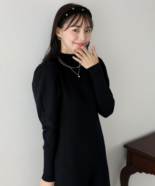BLUEEAST(ブルーイースト)の「パフスリーブニットワンピース(ワンピース・レディース・ブラック/ベージュ/グレー・MEDIUM)」の17枚目の写真