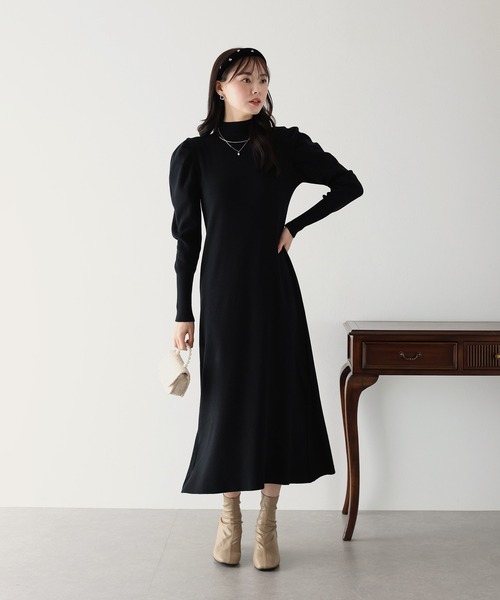 BLUEEAST(ブルーイースト)の「パフスリーブニットワンピース(ワンピース・レディース・ブラック/ベージュ/グレー・MEDIUM)」の19枚目の写真