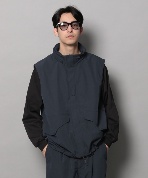 BAYFLOW(ベイフロー)の「【BUDDIES Dept.】ソフトヴィンテージベスト(ベスト・メンズ・ベージュ/ネイビー・LARGE/MEDIUM)」の1枚目の写真