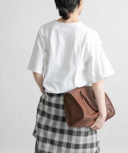 KBF(ケイビーエフ)の「シャーリングリメイクTEE(Tシャツ/カットソー・レディース・ライトブルー/オフホワイト/ブラック・ONE)」の14枚目の写真