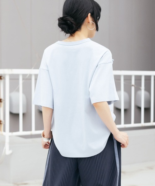 KBF(ケイビーエフ)の「シャーリングリメイクTEE(Tシャツ/カットソー・レディース・ライトブルー/オフホワイト/ブラック・ONE)」の19枚目の写真