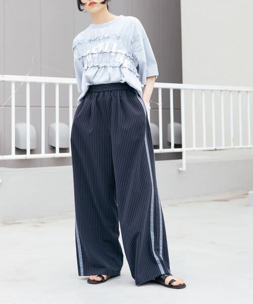 KBF(ケイビーエフ)の「シャーリングリメイクTEE(Tシャツ/カットソー・レディース・ライトブルー/オフホワイト/ブラック・ONE)」の20枚目の写真