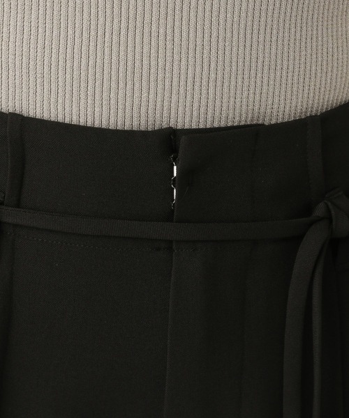 A part by（アパートバイ）の「ピンタックカーブパンツ（その他パンツ・レディース・ライトベージュ/ブラック/ベージュ・MEDIUM/SMALL）」の13枚目の写真