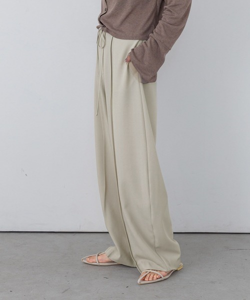 A part by（アパートバイ）の「ピンタックカーブパンツ（その他パンツ・レディース・ライトベージュ/ブラック/ベージュ・MEDIUM/SMALL）」の4枚目の写真