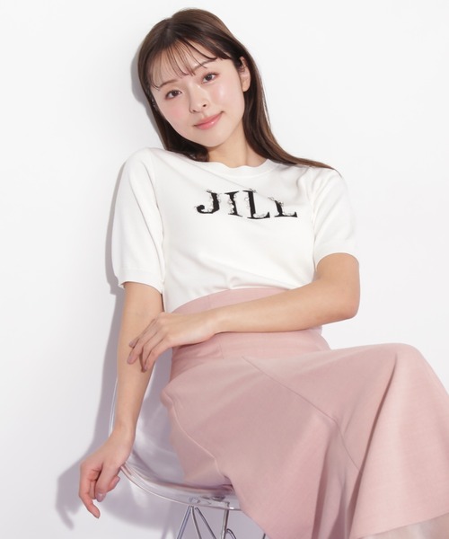 JILL by JILL STUART(ジルバイジルスチュアート)の「◇半袖ロゴジャカードビジューニット(ニット/セーター・レディース・ブルー/ブラック/ホワイト系その他/ピンク・FREE)」の1枚目の写真
