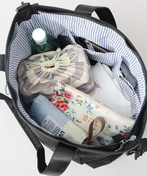 moz（モズ）の「軽量 撥水 ポリエステル 大容量 ショルダーベルト付き トートバッグ A4サイズ・PC収納・ビジネス対応（トートバッグ・レディース・ブラック/ブルー/オフホワイト・FREE）」の7枚目の写真