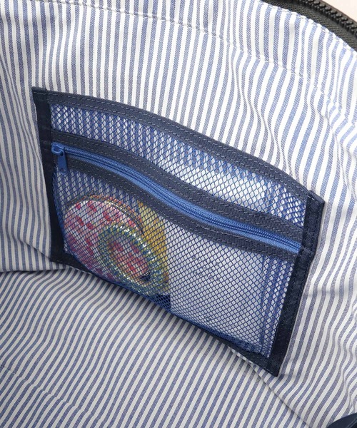 moz（モズ）の「軽量 撥水 ポリエステル 大容量 ショルダーベルト付き トートバッグ A4サイズ・PC収納・ビジネス対応（トートバッグ・レディース・ブラック/ブルー/オフホワイト・FREE）」の9枚目の写真